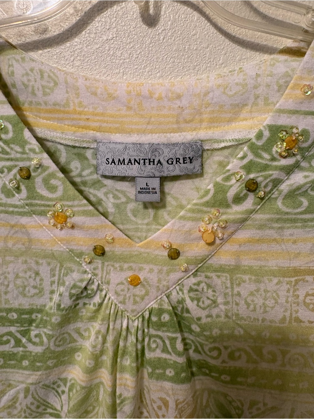 Samantha Green and yellow short Sleeve V-Neck Tee in Green & Yellow - Picture 2 of 6